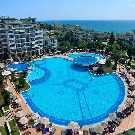 Resort Emerald &