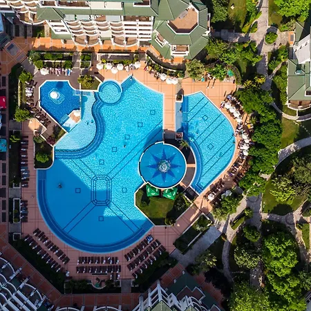 Resort Emerald &