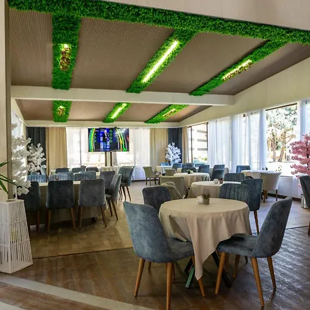 Resort Emerald & 5*