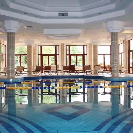 Resort Emerald & 5*
